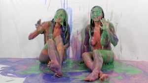 jess-and-lola-in-the-gunge-del_2_8.jpg