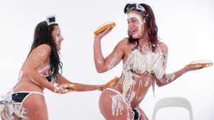 saucy-maids-get-pie-pictures_3.jpg